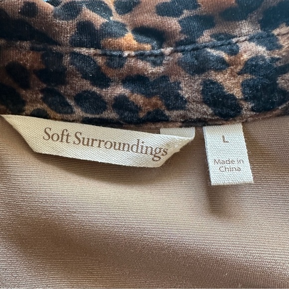 NWOT Soft Surroundings Icon Silk Velvet Poets Shirt in Animal Print Size L - Picture 6 of 10